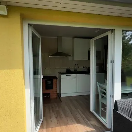 Summer Breeze House 度假居 派尔努